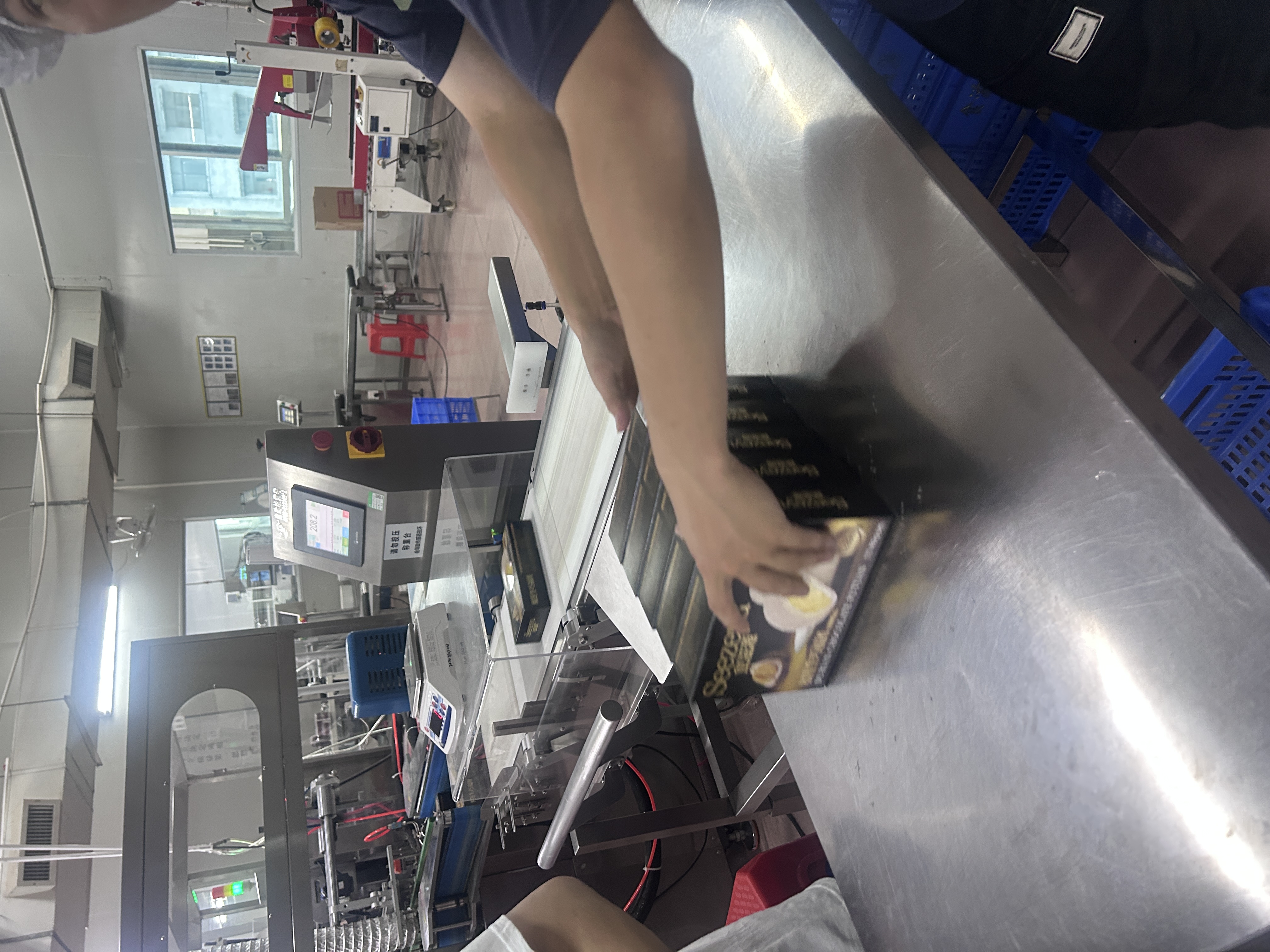 連新食品金屬檢測(cè)、食品自動(dòng)重量識(shí)別機(jī)客戶使用現(xiàn)場(chǎng)